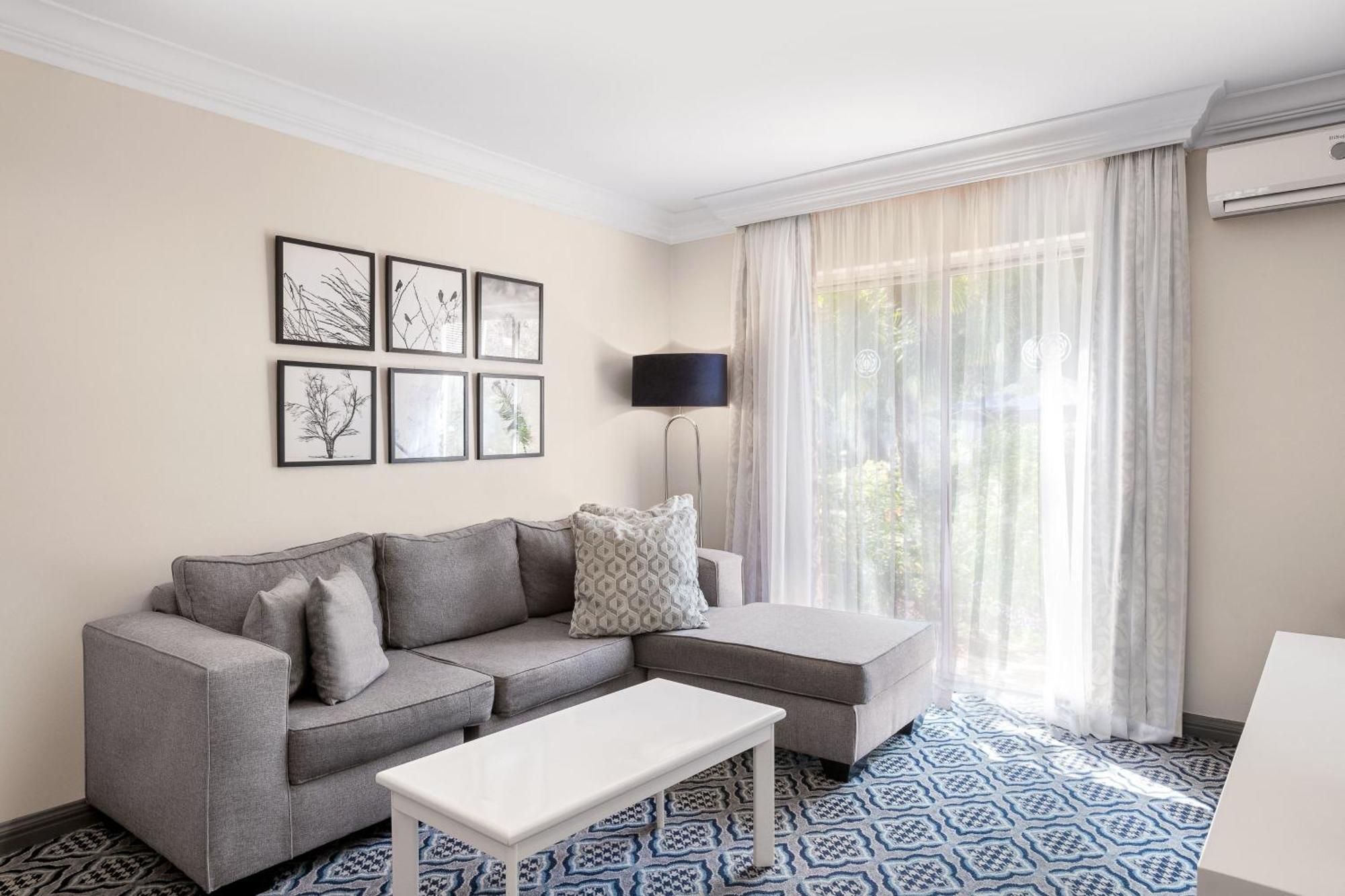Protea Hotel By Marriott Johannesburg Balalaika Sandton Exteriér fotografie